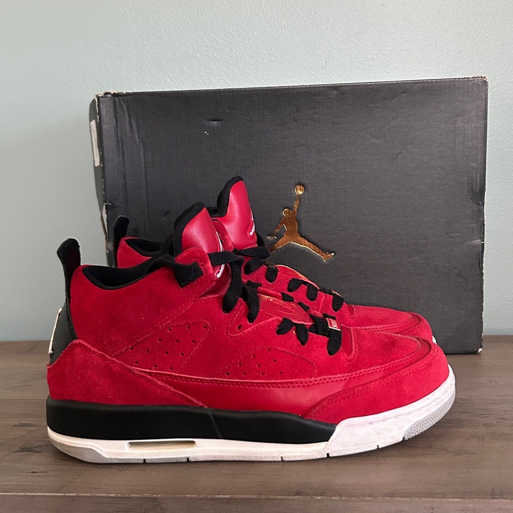 AIR JORDAN SON OF MARS LOW Women’s size 7 YOUTH SIZE 5.5